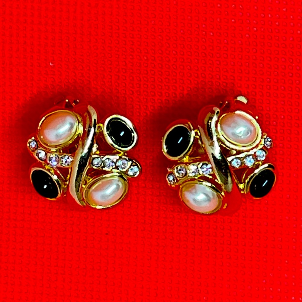 Vintage 80s Black Enamel and Pearl Clip On Earrings